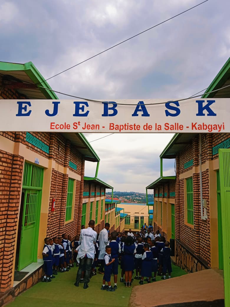 EJEBASK school sign